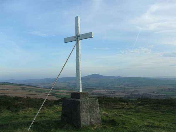             MountainViews.ie picture about Gibbet Hill (Cnoc na Croiche)            